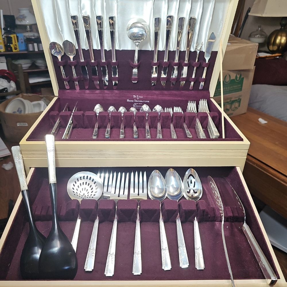 1938 80 pc Oneida GRENOBLE set for 8.